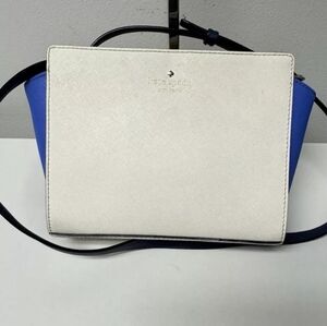 Elegant White Crossbody Bag in Leather-like Material